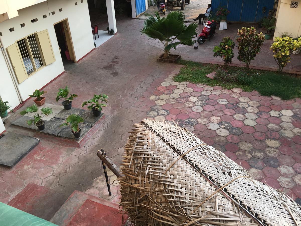 Gnaanams Hotel And Restaurant Jaffna Eksteriør bilde
