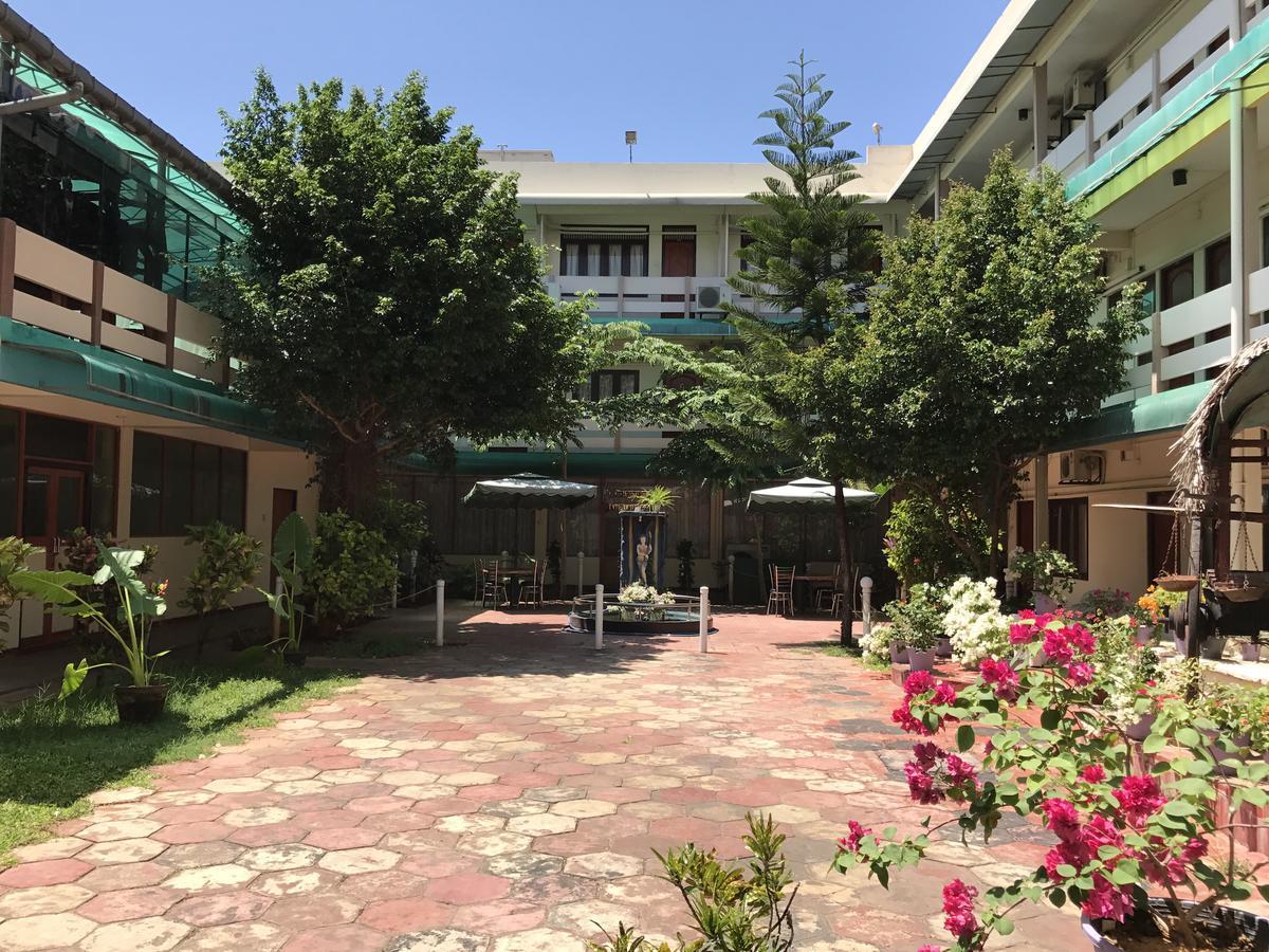 Gnaanams Hotel And Restaurant Jaffna Eksteriør bilde