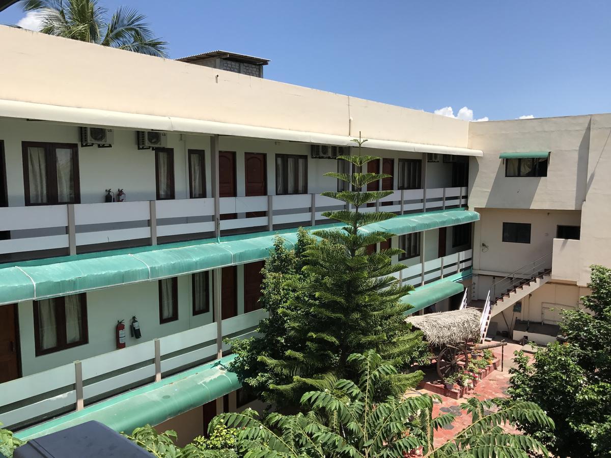 Gnaanams Hotel And Restaurant Jaffna Eksteriør bilde